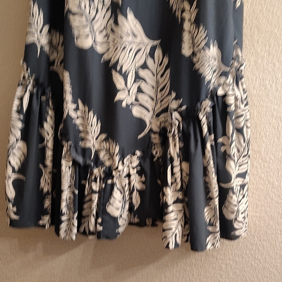 Chic Dark Gray and White Leaf Print Midi Dress Made In Hawaii B24 X - Picture 6 of 9